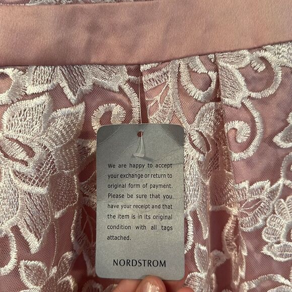 NWT Chi Chi London /Nordstrom Lace Cap Sleeved Open Back Dip Hem Dress (levaeh) - Picture 4 of 10